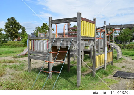 児童公園の木製遊具 児童公園の木製遊具 141448203