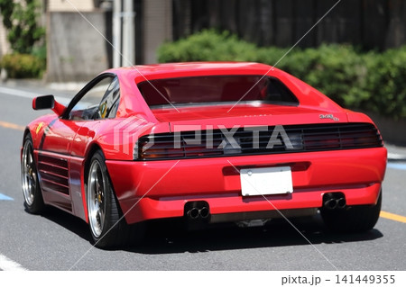 イタリア製の赤いスポーツカー イタリア製の赤いスポーツカー 141449355