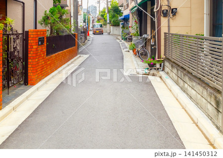 セットバック・東京の住宅密集地 新築・築古住宅混在エリア セットバック・東京の住宅密集地 新築・築古住宅混在エリア 141450312