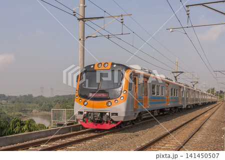 KfW I-9000系(EA202系)がチサダネ川鉄道橋を分かる KfW I-9000系(EA202系)がチサダネ川鉄道橋を分かる 141450507