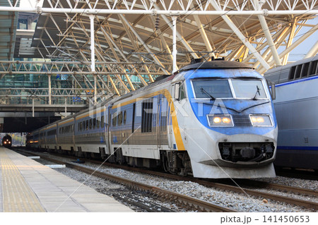 韓国の特急列車、セマウル号 韓国の特急列車、セマウル号 141450653