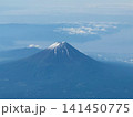 雲の上からこんにちは！機窓に広がる奇跡の富士山 141450775