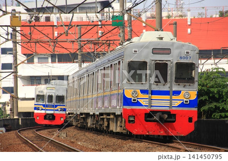 ジャカルタの東急8000形電車と営団地下鉄5000形電車 ジャカルタの東急8000形電車と営団地下鉄5000形電車 141450795