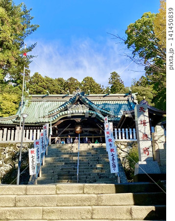 青空に映える筑波山神社拝殿 青空に映える筑波山神社拝殿 141450839