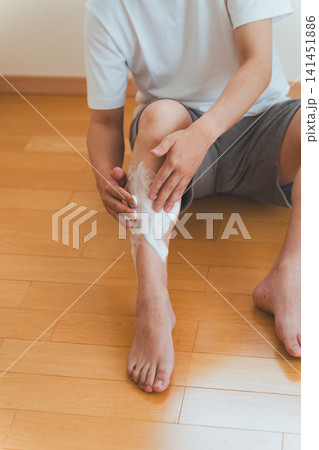 男性のすね毛処理 男性のすね毛処理 141451886