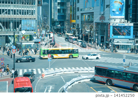 渋谷を走るバス 渋谷を走るバス 141452250