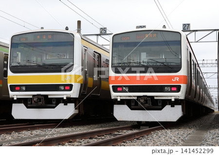 並べて展示される209系500番台 中央総武線 C504編成と武蔵野線 M72編成 並べて展示される209系500番台 中央総武線 C504編成と武蔵野線 M72編成 141452299