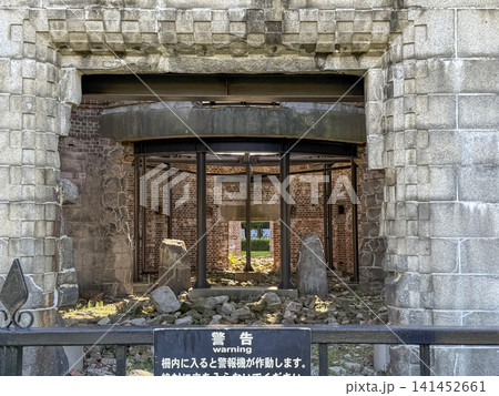 平和と核廃絶への世界遺産 広島原爆ドームの内部 平和と核廃絶への世界遺産 広島原爆ドームの内部 141452661