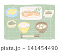 焼き鮭と納豆のある健康的な和定食とランチョンマットの手描きイラスト 141454490
