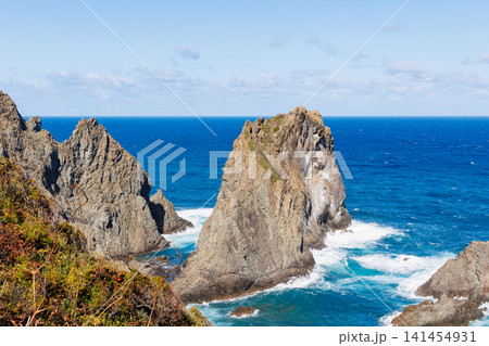 白波立つ島武意海岸 秋の積丹半島 北海道 白波立つ島武意海岸 秋の積丹半島 北海道 141454931