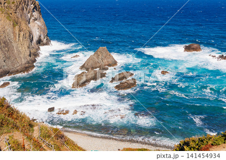 白波立つ島武意海岸　秋の積丹半島　北海道 141454934