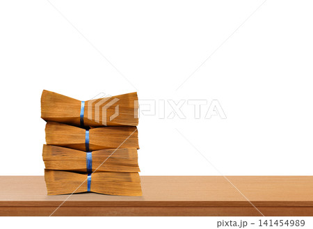 Several brown A4-sized envelopes are placed on a wooden table against a white background. 141454989