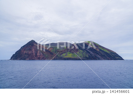 伊豆諸島の鳥島　 141456601
