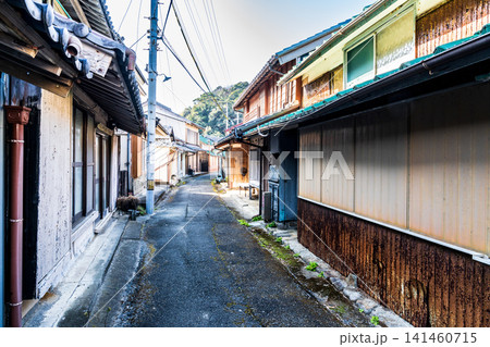 【重要伝統的建造物群保存地区】出羽島 本町集落の通りの風景1 徳島県海部郡牟岐町 【重要伝統的建造物群保存地区】出羽島 本町集落の通りの風景1 徳島県海部郡牟岐町 141460715