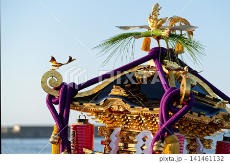 茅ヶ崎 浜降祭で海入る神輿 141461132