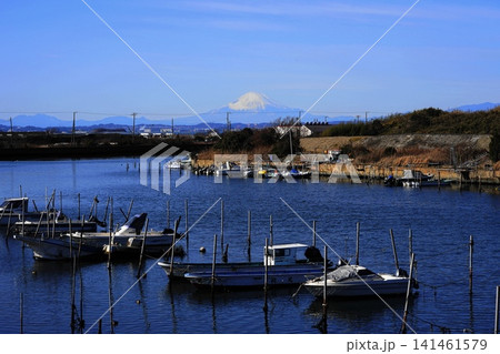 富士山と富津岬の船泊り 1月富津94富士山と船泊り・富津岬 富士山と富津岬の船泊り 1月富津94富士山と船泊り・富津岬 141461579