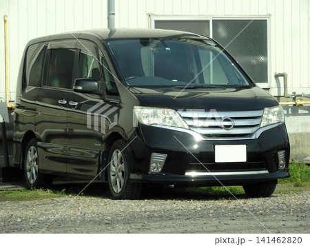 駐車場に並んだ乗用車 駐車場に並んだ乗用車 141462820