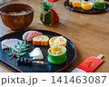 お正月飾りが添えられた華やかなおせち料理と味噌汁 141463087