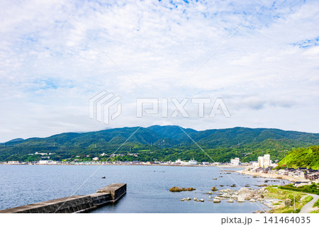 夏の佐渡の海と佐渡金山付近の景色 夏の佐渡の海と佐渡金山付近の景色 141464035
