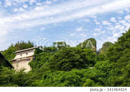 夏の佐渡金山、道遊の割戸付近の風景 夏の佐渡金山、道遊の割戸付近の風景 141464824