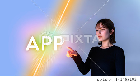 APPを指し示す女性、アプリ紹介 APPを指し示す女性、アプリ紹介 141465103