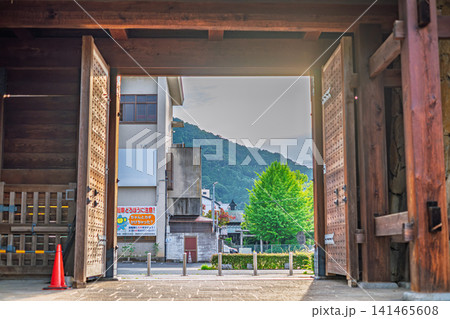 【#舞鶴】田辺城城門から望む新緑と山並みの風景 【#舞鶴】田辺城城門から望む新緑と山並みの風景 141465608