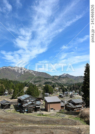 北五百川の棚田と里山の風景(新潟県三条市下田) 北五百川の棚田と里山の風景(新潟県三条市下田) 141466926