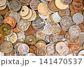 たくさんの小銭 141470537