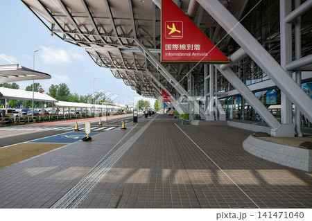 新潟空港入口周辺の道路とバス停 新潟空港入口周辺の道路とバス停 141471040
