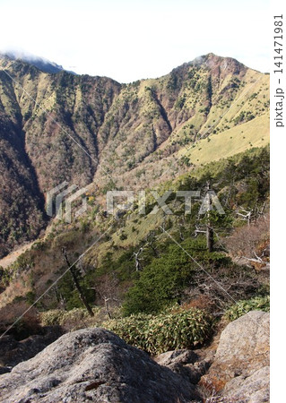 石鎚山 天狗岳 墓場尾根 南尖峰 最高峰 愛媛県 絶景 登山 バリエーションルート 絶壁 自然環境 石鎚山 天狗岳 墓場尾根 南尖峰 最高峰 愛媛県 絶景 登山 バリエーションルート 絶壁 自然環境 141471981