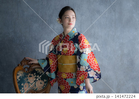 浴衣姿の日本人女性の和風ビューティーポートレートカメラ目線　クールなアジアンビューティー	 141472224