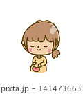 お腹を愛おしくさわっている妊婦さん。 141473663