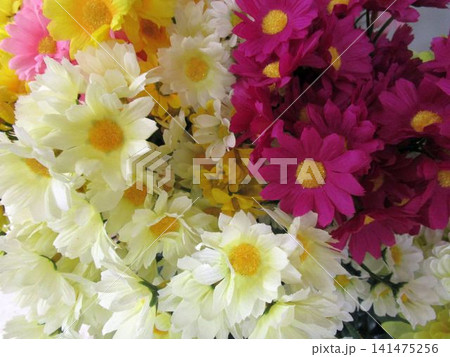 カラフルな造花の花束 カラフルな造花の花束 141475256