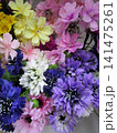 カラフルな造花の花束 141475261