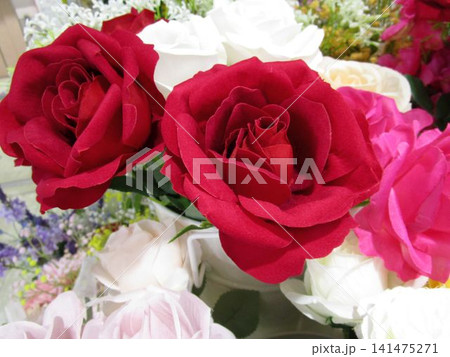 カラフルな造花の花束 カラフルな造花の花束 141475271