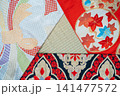 畳と紅葉柄の着物・絞り染め帯地の和風テクスチャ 141477572