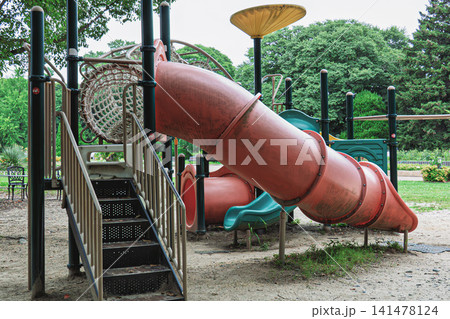 公園の遊具 公園の遊具 141478124
