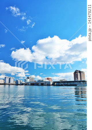 北海道　秋の青空　函館からの風景 141478211