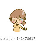 おにぎりを持っている食べづわりの妊婦さん。 141478617