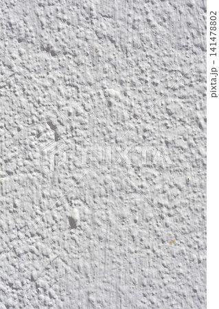 Rough white textured wall background with vertical patterns 141478802