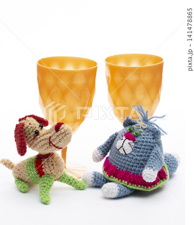 Knitted wool toys of a cat and dog on a white background Knitted wool toys of a cat and dog on a white background 141478865