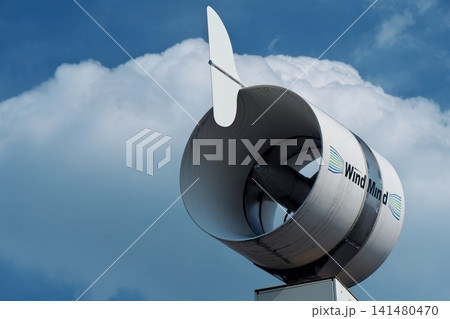 青空と小型風力発電機 青空と小型風力発電機 141480470
