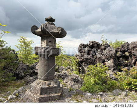 石灯籠のある風景 石灯籠のある風景 141481332