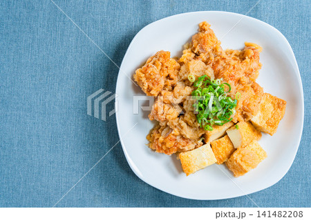 鶏肉のみぞれ煮 厚揚げ入りの和風おかず 鶏肉のみぞれ煮 厚揚げ入りの和風おかず 141482208