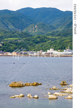 夏の佐渡の海と佐渡金山付近の景色 夏の佐渡の海と佐渡金山付近の景色 141482662