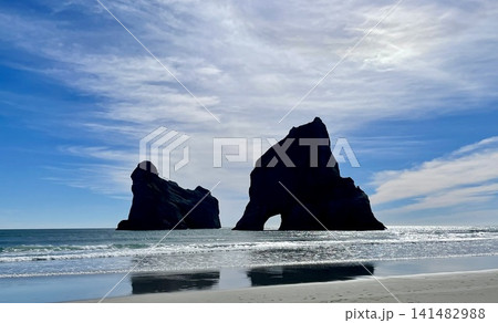 ニュージーランドWharariki Beachの奇岩 ニュージーランドWharariki Beachの奇岩 141482988