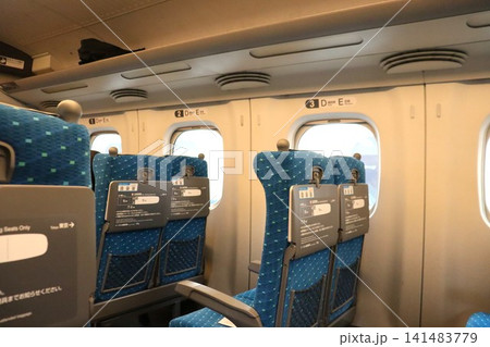 新幹線の車内の様子 新幹線の車内の様子 141483779