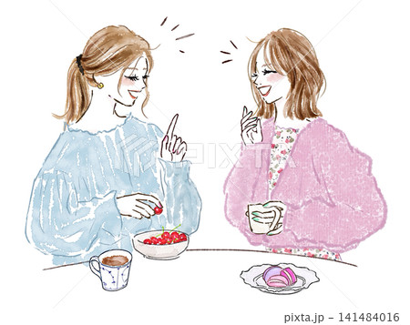 会話して楽しい笑顔のおしゃれな女性2人 会話して楽しい笑顔のおしゃれな女性2人 141484016
