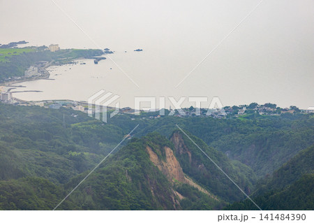 夏の佐渡の海と佐渡金山、道遊の割戸付近の景色 夏の佐渡の海と佐渡金山、道遊の割戸付近の景色 141484390