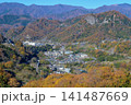 紅葉に彩られる大月の風景 141487669